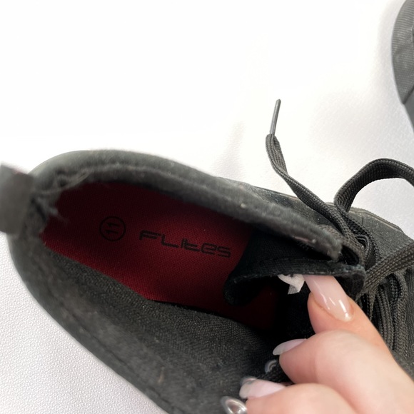 NWT Toddler 11 Black Sneakers - Picture 6 of 6